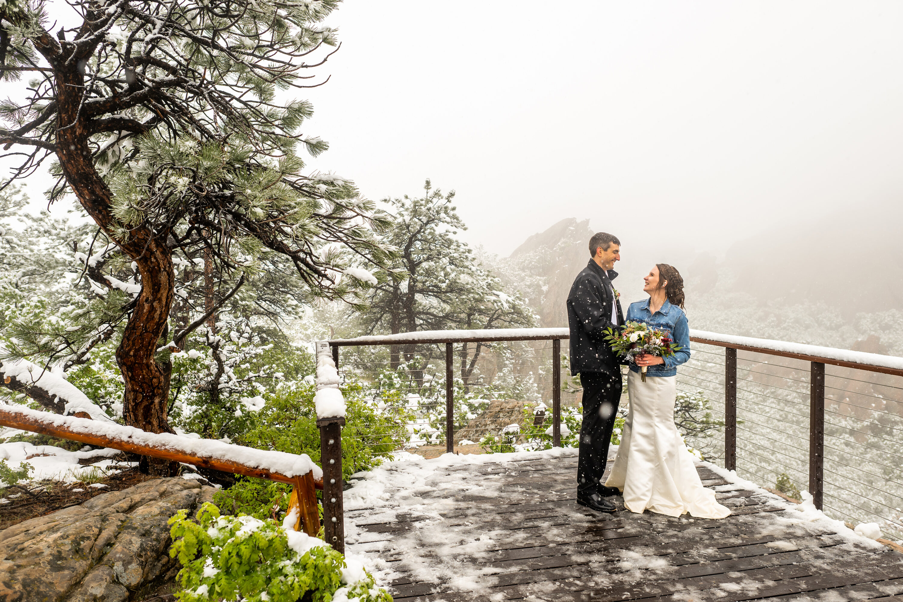 Roxborough State Park wedding at Lyons Overlook in the snow with Liz and Andrew.